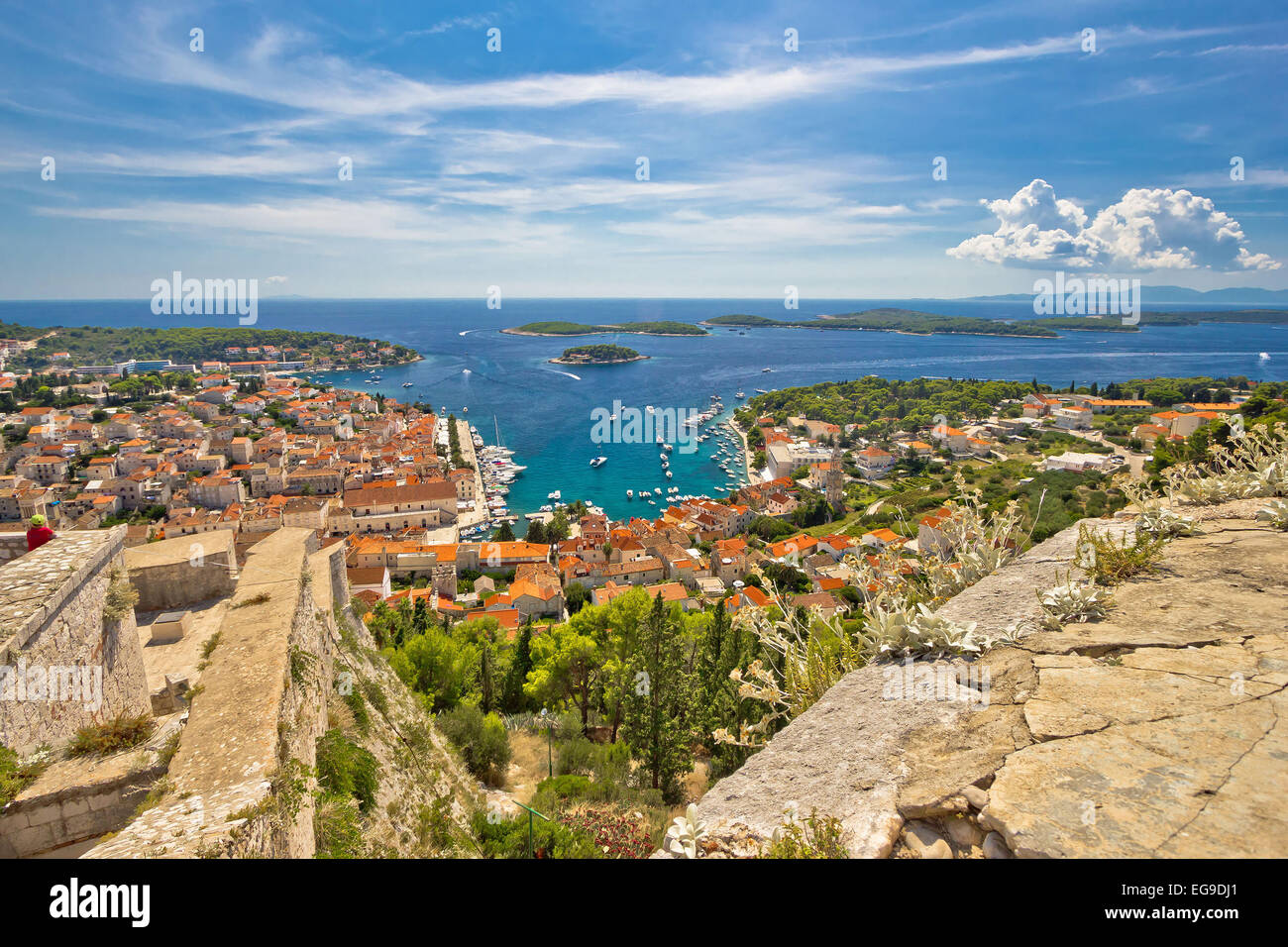 Ville de Hvar et les îles Paklinski Vue aérienne de Dalmatie, Croatie Banque D'Images Ville de Hvar et les îles Paklinski Vue aérienne de Dalmatie, Croatie Banque D'Images