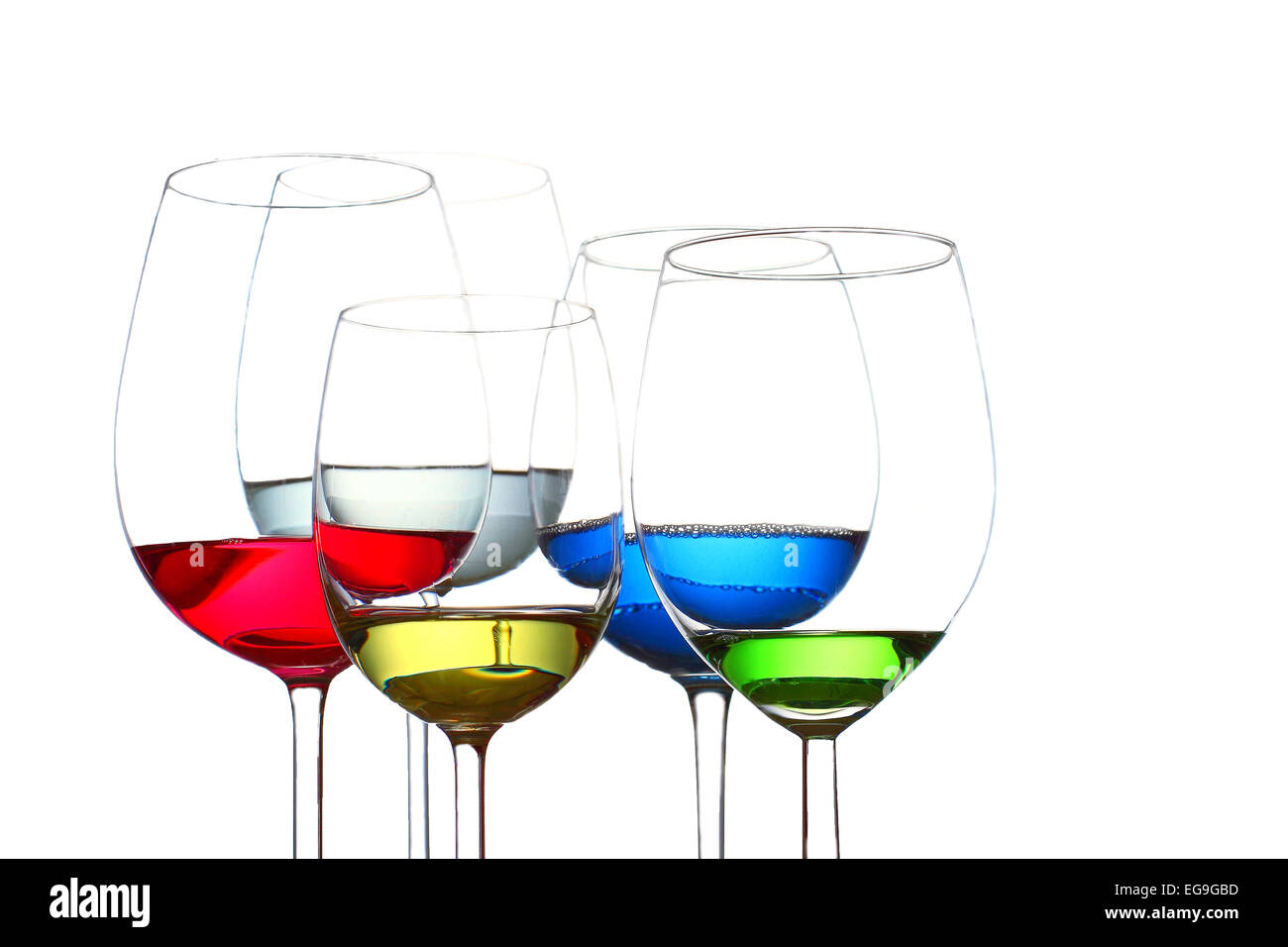 Verres à vin avec liquides multicolores Banque D'Images