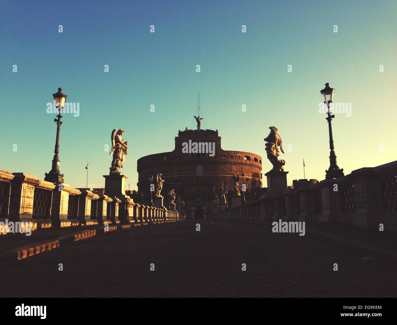 Italie, Rome, les angles de vue du pont, pont avec angel monuments Banque D'Images