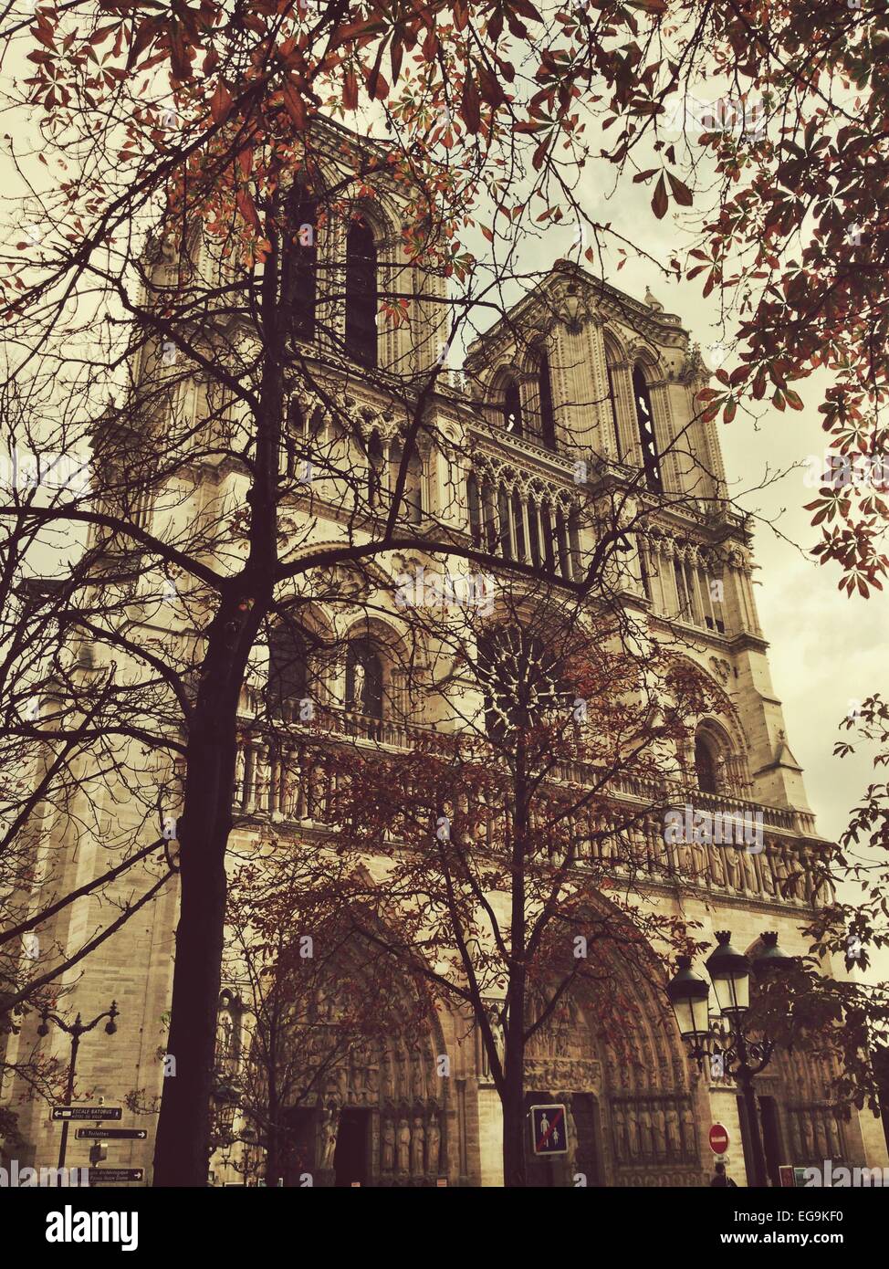 France, Paris, Low angle view of Notre Dame Banque D'Images