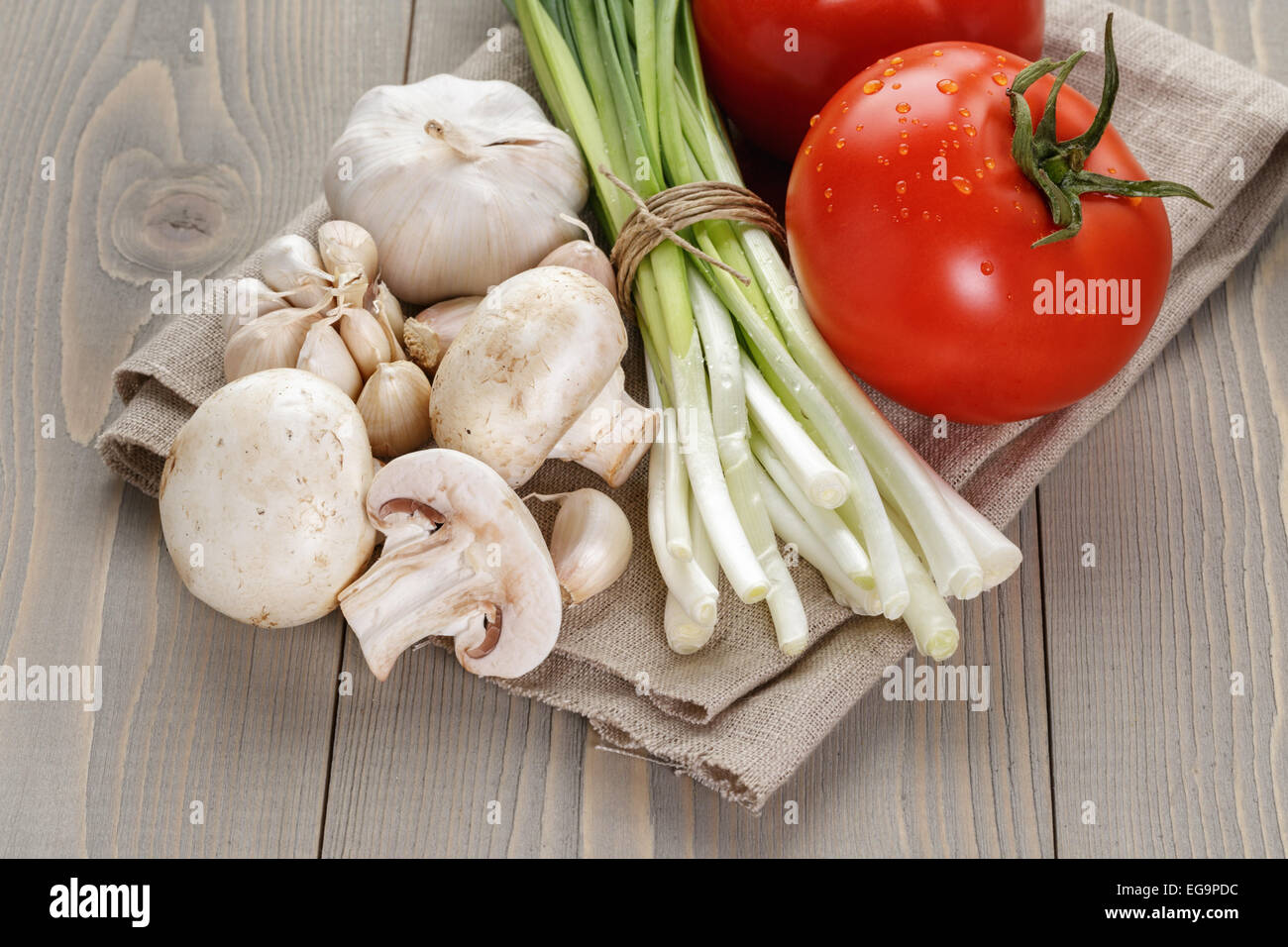 Légumes biologiques frais pour la salade ou quelque chose Banque D'Images