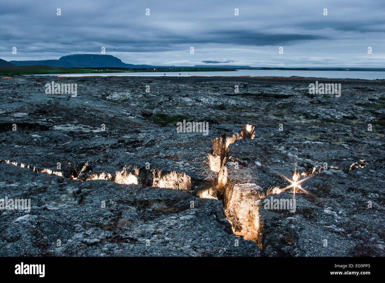 Les plaques divergentes dans une fissure volcanique zone, 73320, l'Islande les fissures étaient illuminées par une lumière stroboscopique , Islande Myvatn Banque D'Images