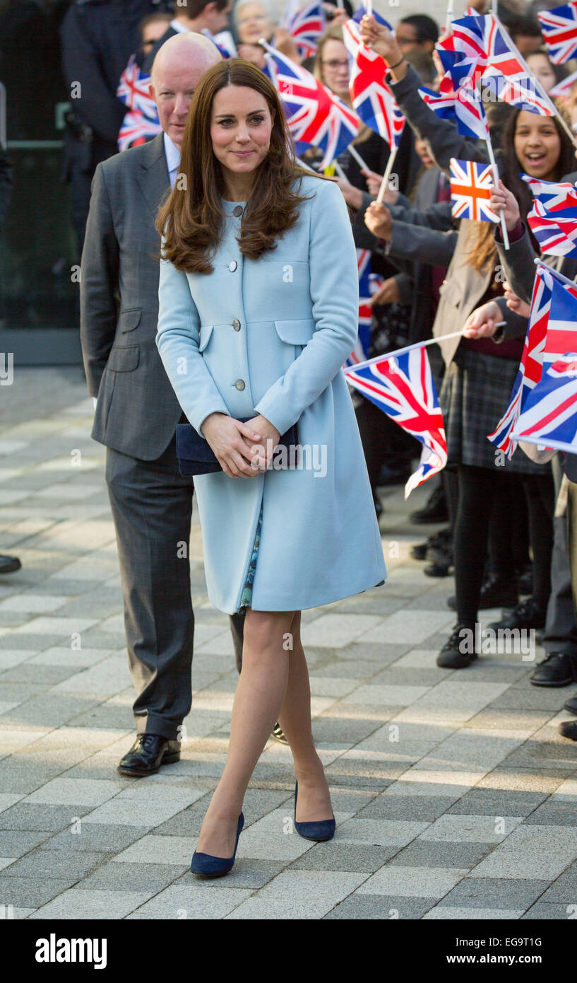 Catherine, duchesse de Cornouailles sur un engagement royal de Kensington, à Londres en janvier 2015 pendant la grossesse. Banque D'Images