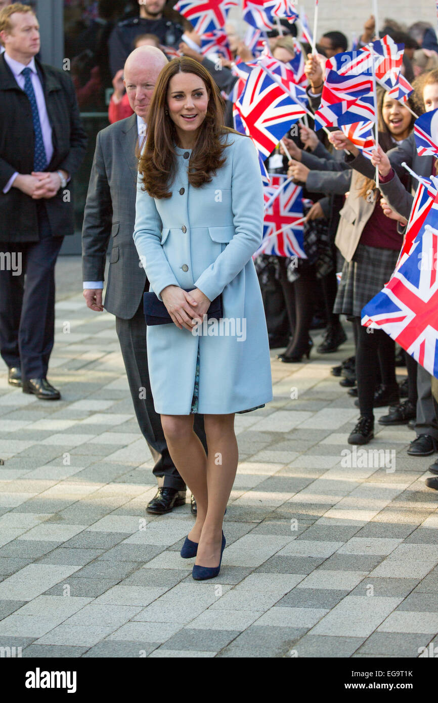 Catherine, duchesse de Cornouailles sur un engagement royal de Kensington, à Londres en janvier 2015 pendant la grossesse. Banque D'Images