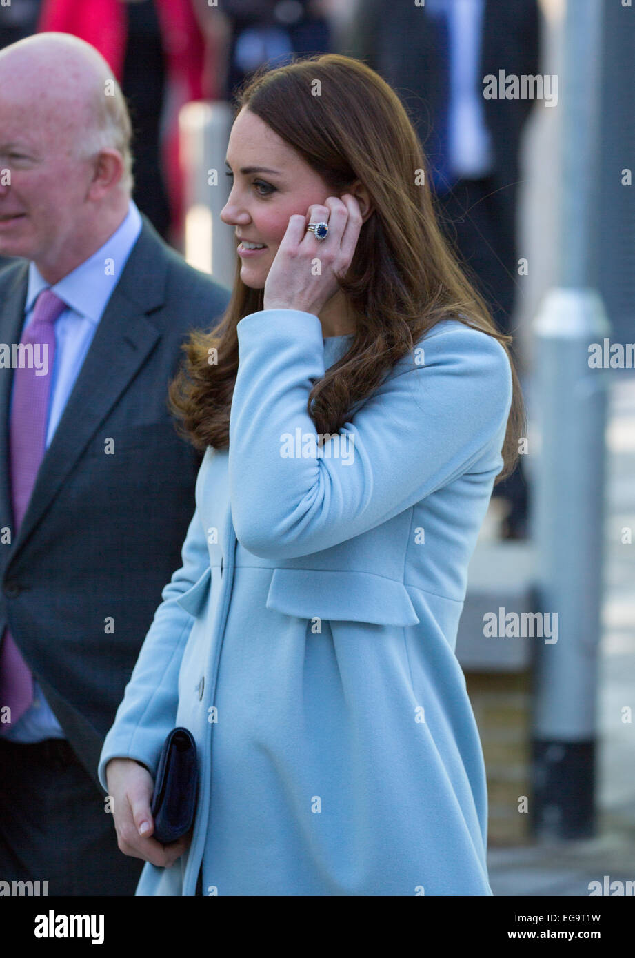 Catherine, duchesse de Cornouailles sur un engagement royal de Kensington, à Londres en janvier 2015 pendant la grossesse. Banque D'Images
