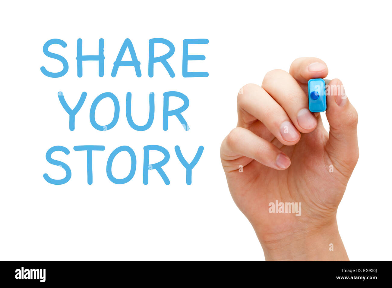 La main partager votre histoire avec marqueur bleu sur transparent essuyer. Banque D'Images