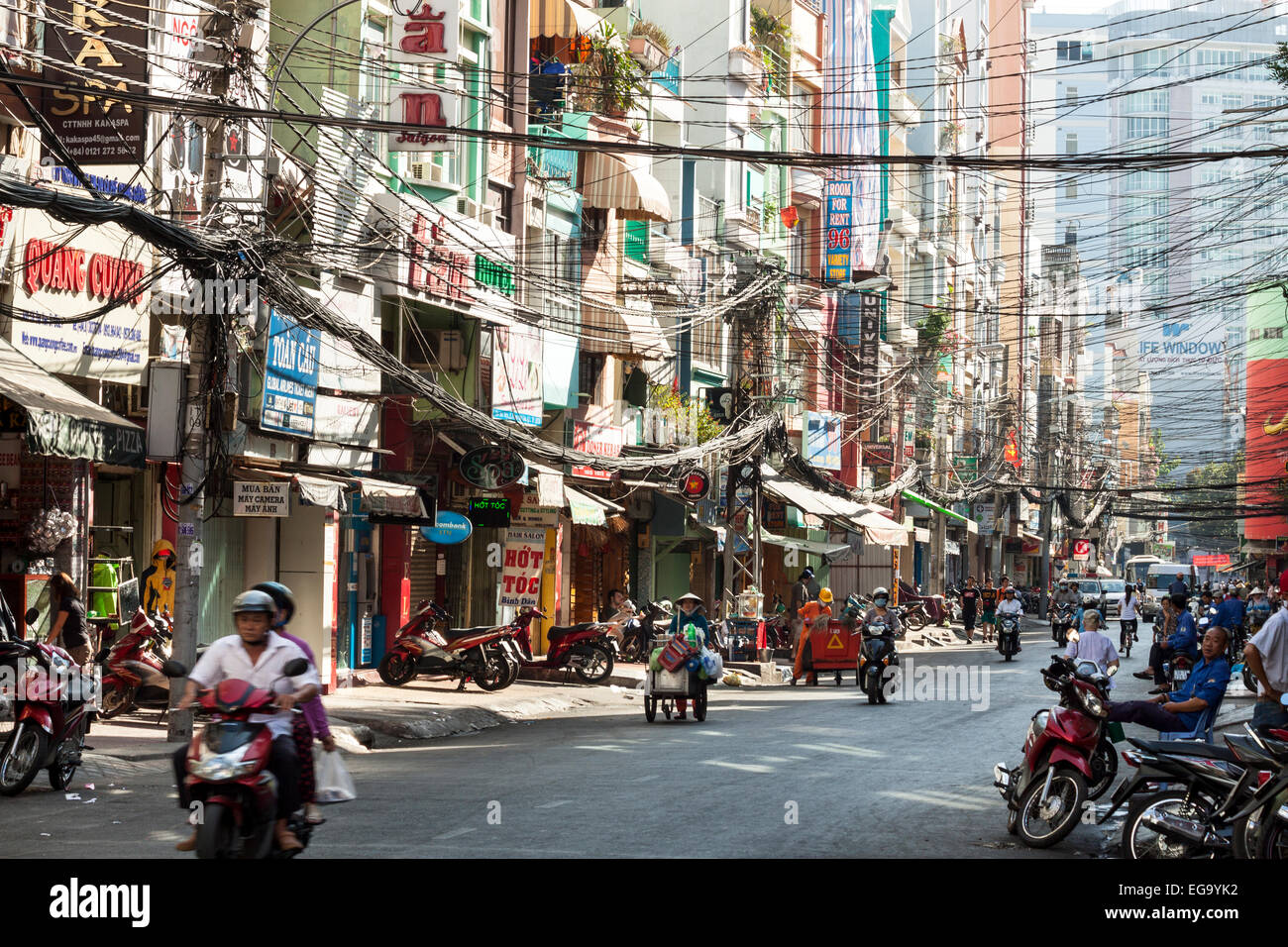 Ho Chi Minh Ville - matin scène de rue. Vietnam, Asie du sud-est. Banque D'Images