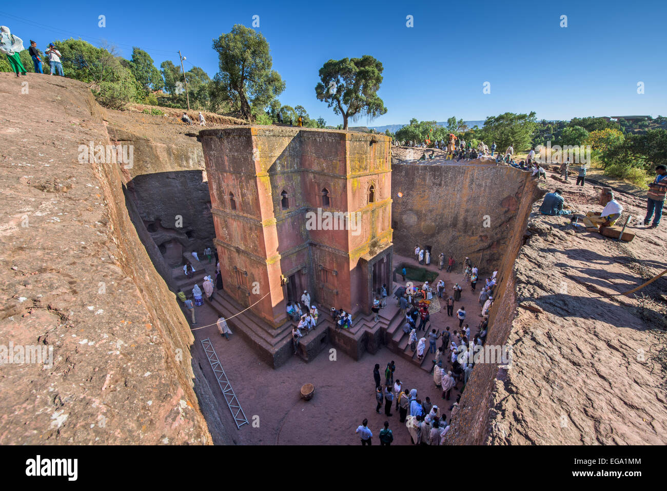 Je demande.... et j'obtiens ! - Page 13 L-eglise-saint-george-a-lalibela-ethiopie-ega1mm