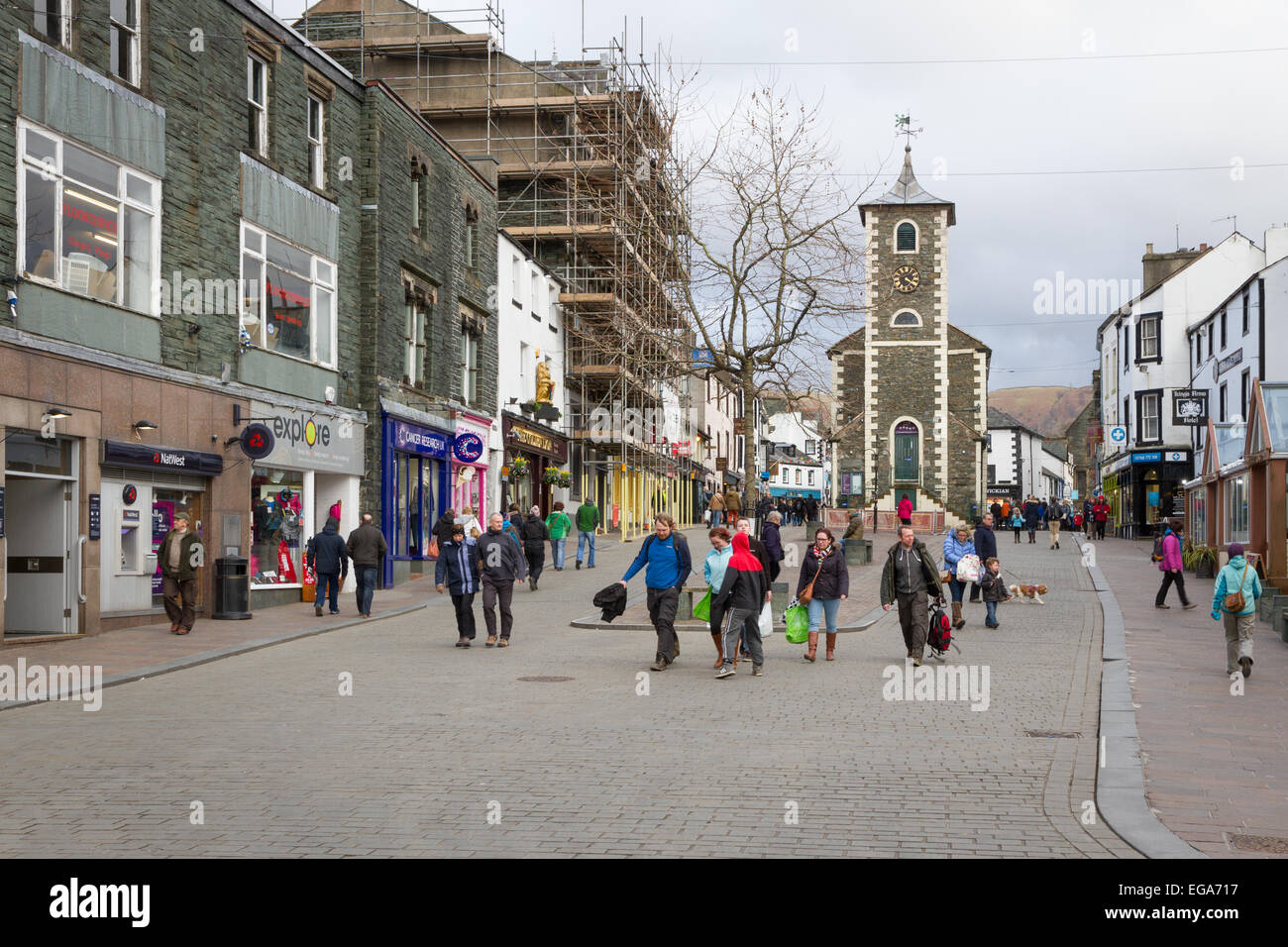 Le centre-ville de Shoppers à Keswick Banque D'Images