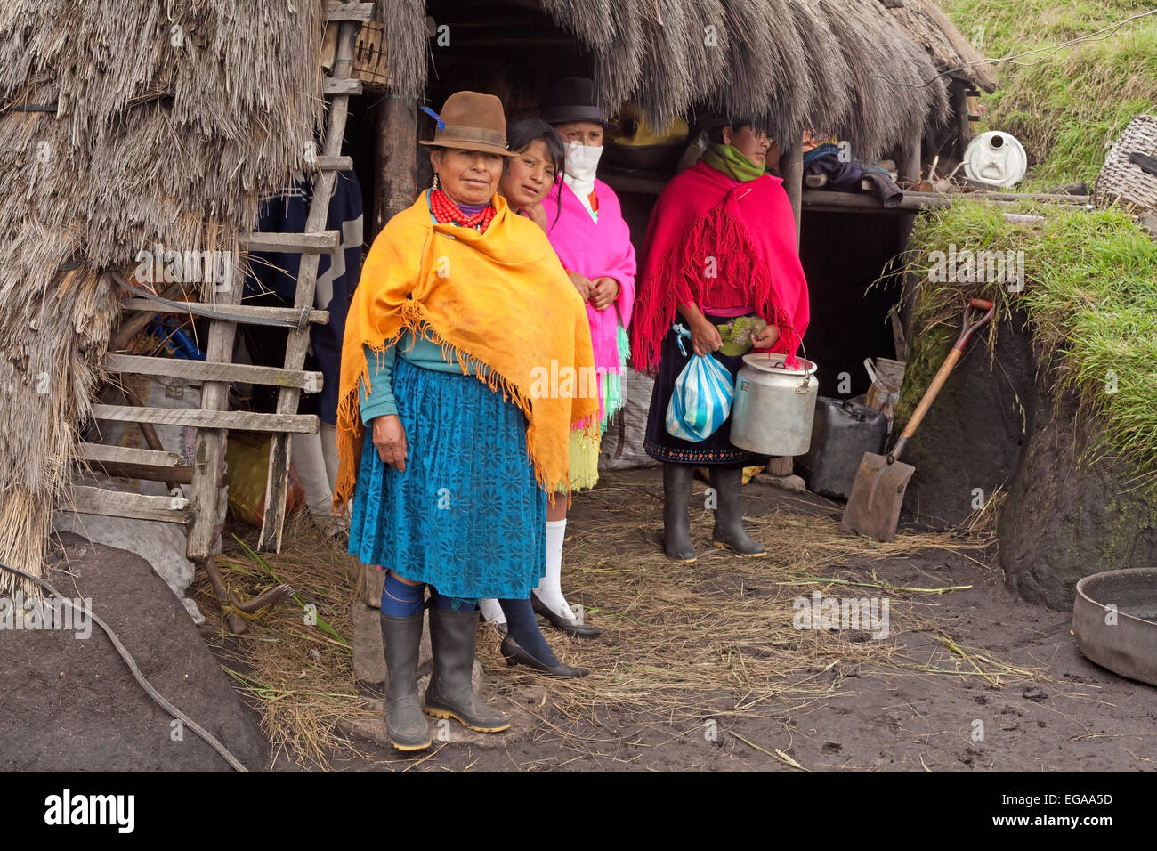 La famille autochtones Province de Cotopaxi Équateur Quilotoa Banque D'Images