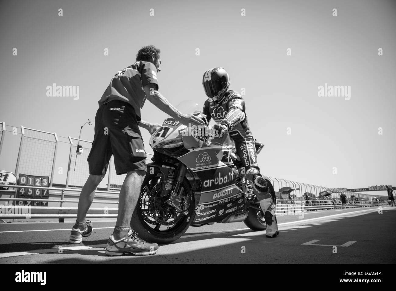 Circuit du Grand Prix de Phillip Island, en Australie. Samedi, 21 février, 2015. Troy Bayliss, école pour l'aruba.it Racing Ducati Superbike mondial, se prépare à sortir sur la piste pendant une Practie 4. Credit : Russell Hunter/Alamy Live News Banque D'Images