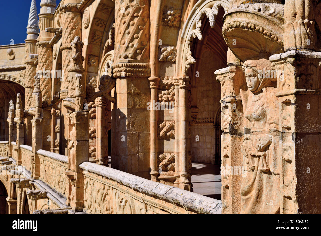 Portugal, Lisbonne : architecture ornementée dans le cloître du monastère du patrimoine mondial Mosterio dos Jeronimos à Belém Banque D'Images