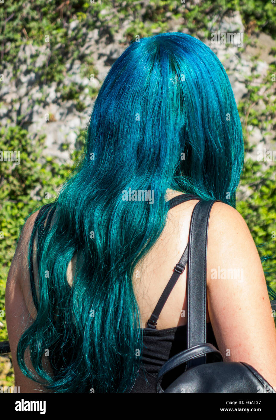 Fille aux cheveux teints en bleu, Santiago, Chili Banque D'Images
