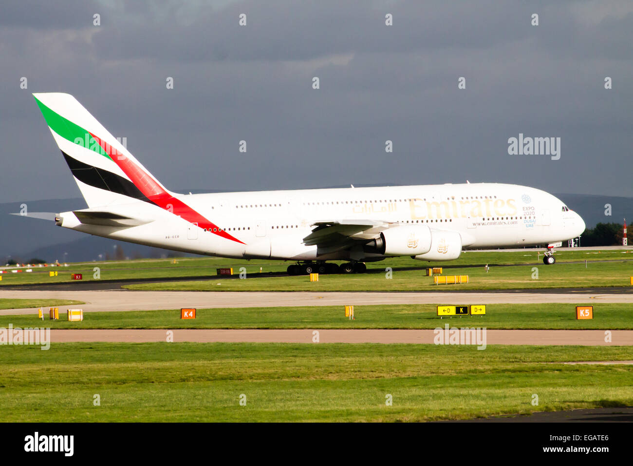 Unis Airbus A380, roulage sur l'aéroport de Manchester. Banque D'Images
