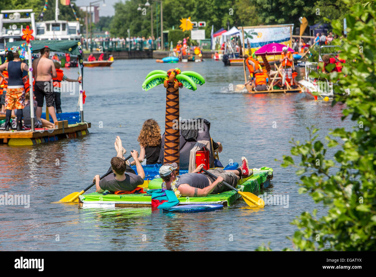 Fun boat race, raft sur la rivière Ruhr, Banque D'Images