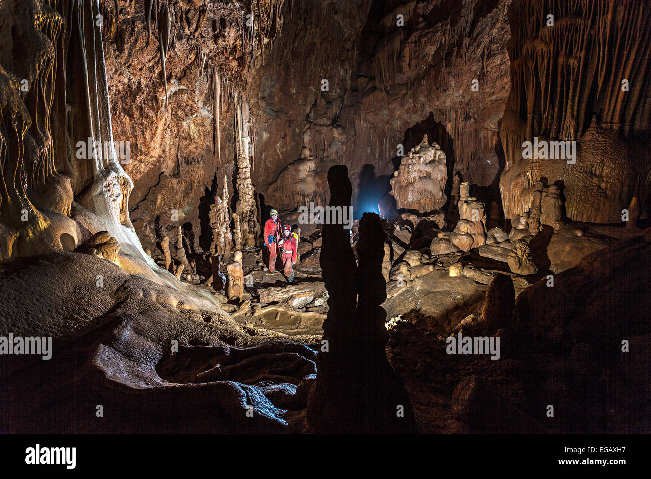 Spéléologie à Grotta del Paranco, Italie Banque D'Images