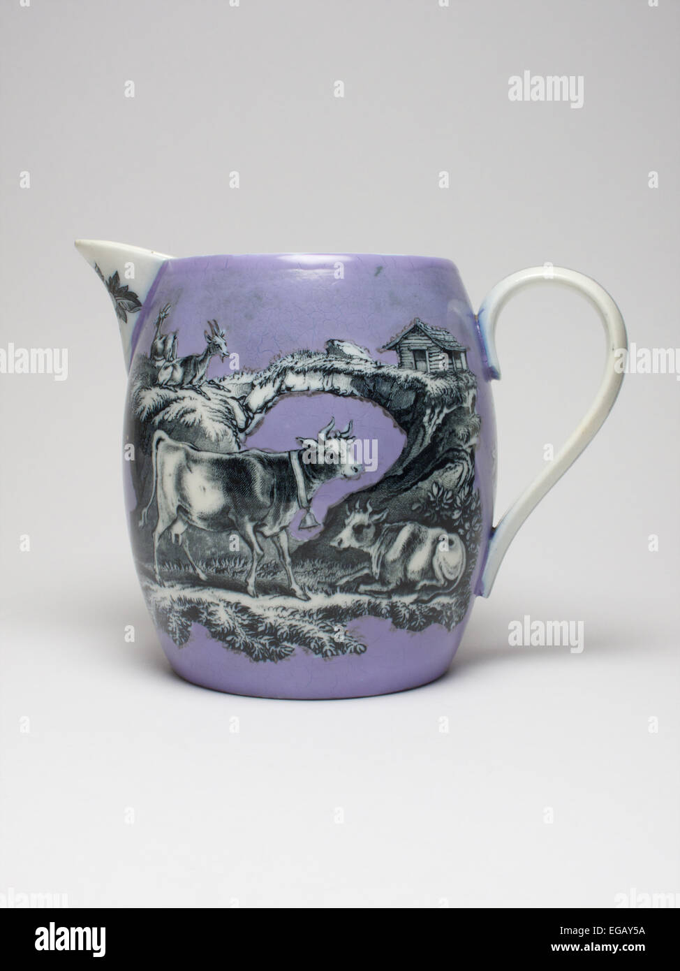 Poterie ancienne verseuse. Mesures de la verseuse haut et est apparemment non marqués. Banque D'Images