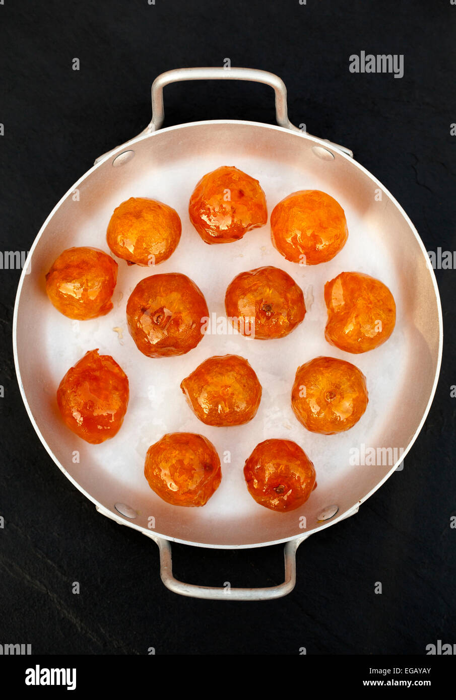 Conserves de fruits confits Orange Kumquat - une spécialité de Hoi An Banque D'Images