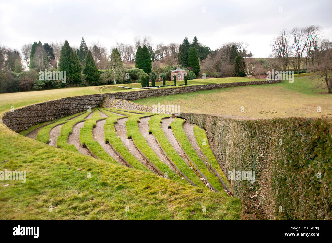 Rupture de symétrie terrasse, dans le jardin de la spéculation cosmique par Charles Jencks en Ecosse Banque D'Images