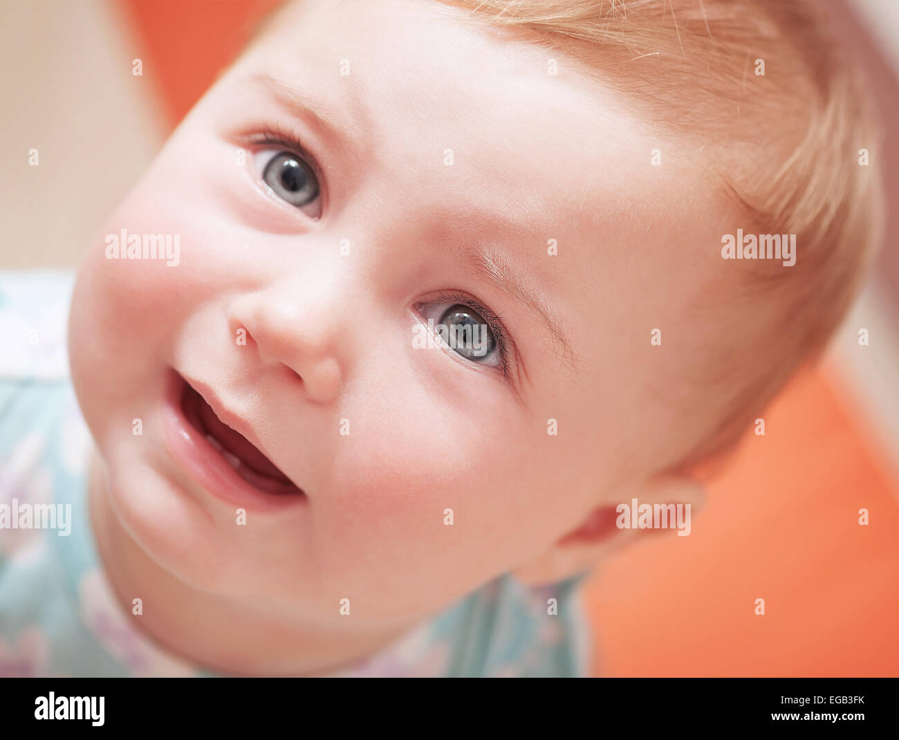Closeup Portrait Of Cute Bebe Triste Fache Petit Enfant Avec Des Larmes Sur Les Yeux Innocents Petite Fille En Larmes Enfance Malheureuse Photo Stock Alamy
