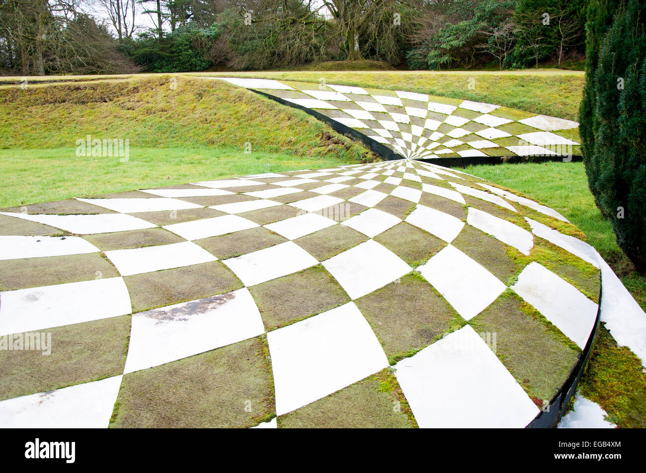 Rupture de symétrie d'une terrasse, d'une exposition sur les origines de notre univers, une partie de Charles Jenck Jardin de la spéculation cosmique. Banque D'Images