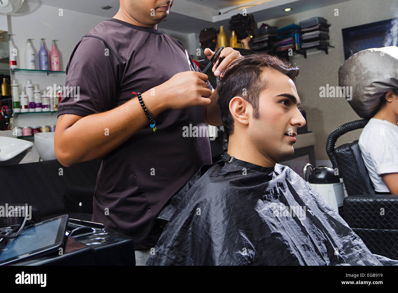 2 indiens Saloon Coupe Coiffure Banque D'Images