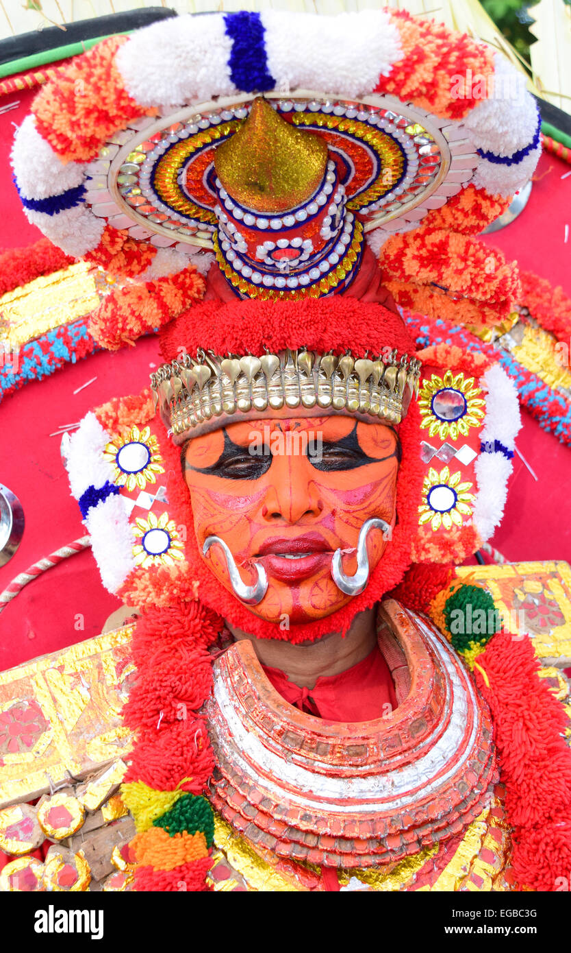 Rituel populaire Theyyam forme du culte au Kerala Inde Banque D'Images