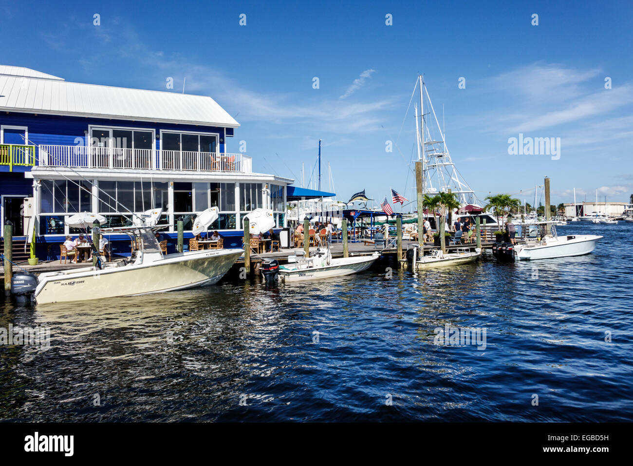 Floride, Port Pt. Salerne,eau de Manatee Creek,Pocket,The Twisted Tuna,restaurant restaurants cuisine manger dehors café cafés bistrot,extérieur, Banque D'Images