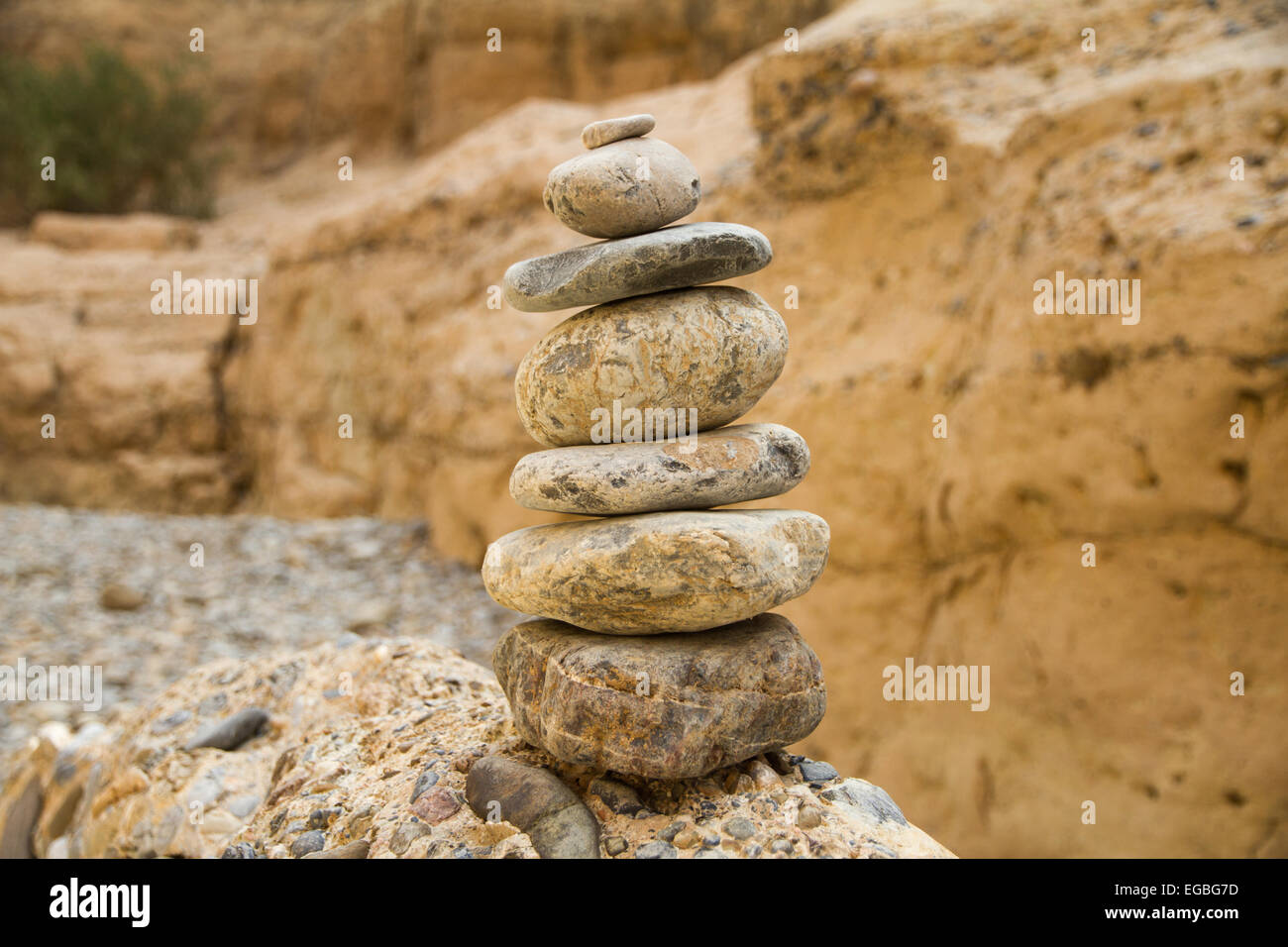 Tas de pierres équilibré en Canyon de Sesriem, Namibie Banque D'Images