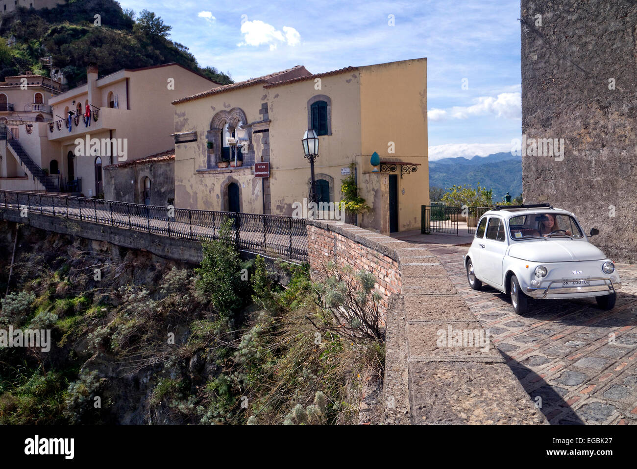 1972 Fiat 500 Classic en Sicile Savoca Banque D'Images