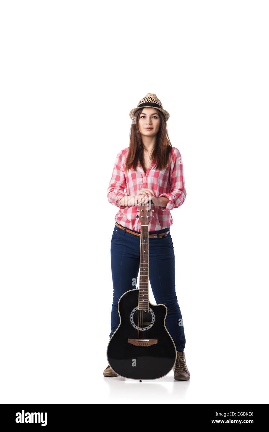 Belle fille avec guitare sur fond blanc Banque D'Images