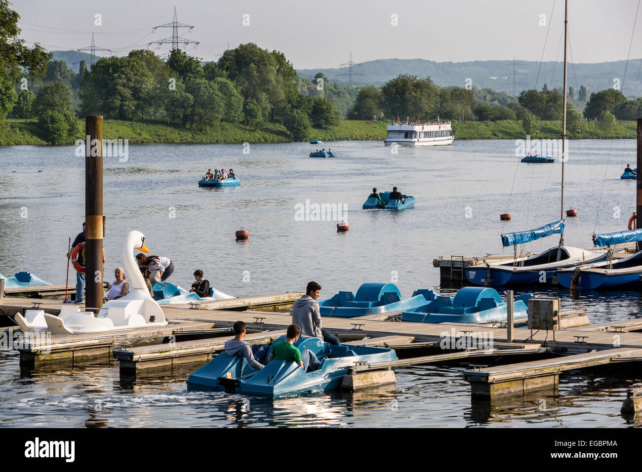 Voir Kemnade, lac, près de Bochum, loisirs et sports d'eau, réservoir de rivière Ruhr, voile, croisières, location de bateaux Banque D'Images