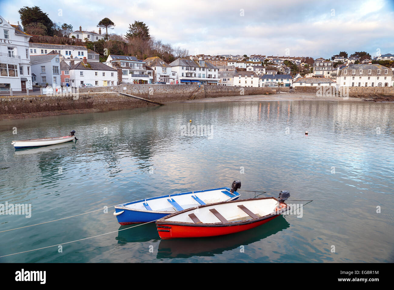 Soirée à St Mawes une station balnéaire sur la côte sud des Cornouailles Banque D'Images