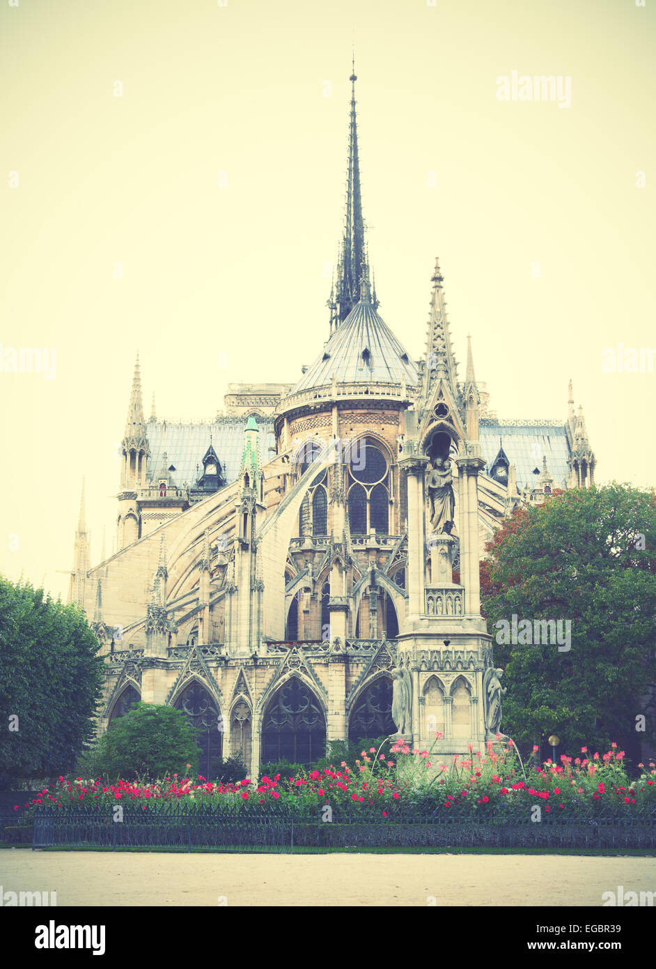 L'arrière de Notre Dame de Paris, France. Retro style tonique libre Banque D'Images