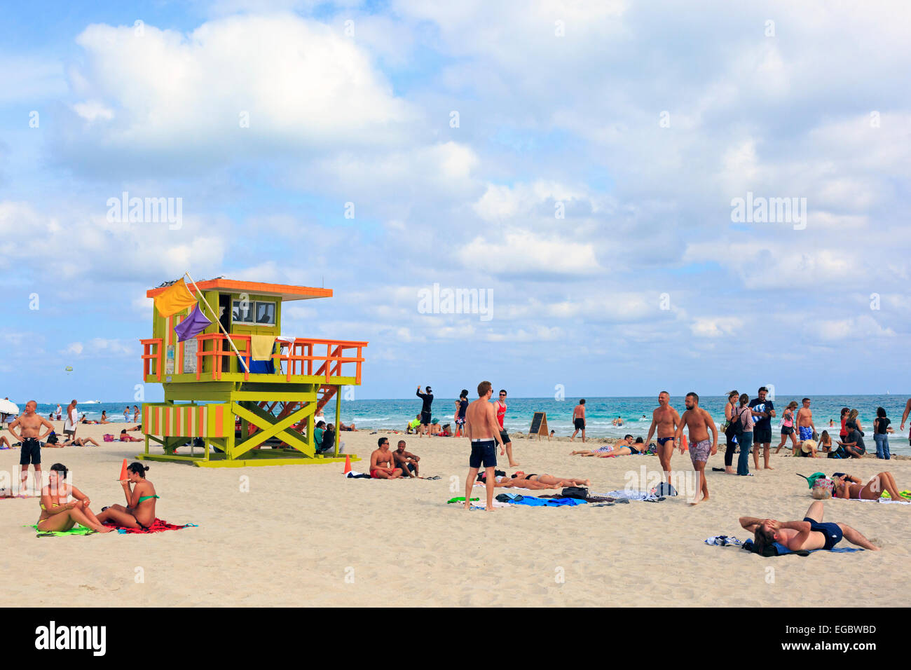 South Beach, Miami, vue sur l'océan avec l'océan Pacifique et du maître-nageur d'abris, Miami, Floride, USA Banque D'Images South Beach, Miami, vue sur l'océan avec l'océan Pacifique et du maître-nageur d'abris, Miami, Floride, USA Banque D'Images
