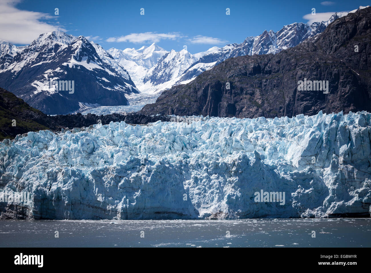 Glacier Bay National Park, Alaska, USA, Amérique du Nord. Vue imprenable  sur le glacier et les montagnes environnantes Photo Stock - Alamy