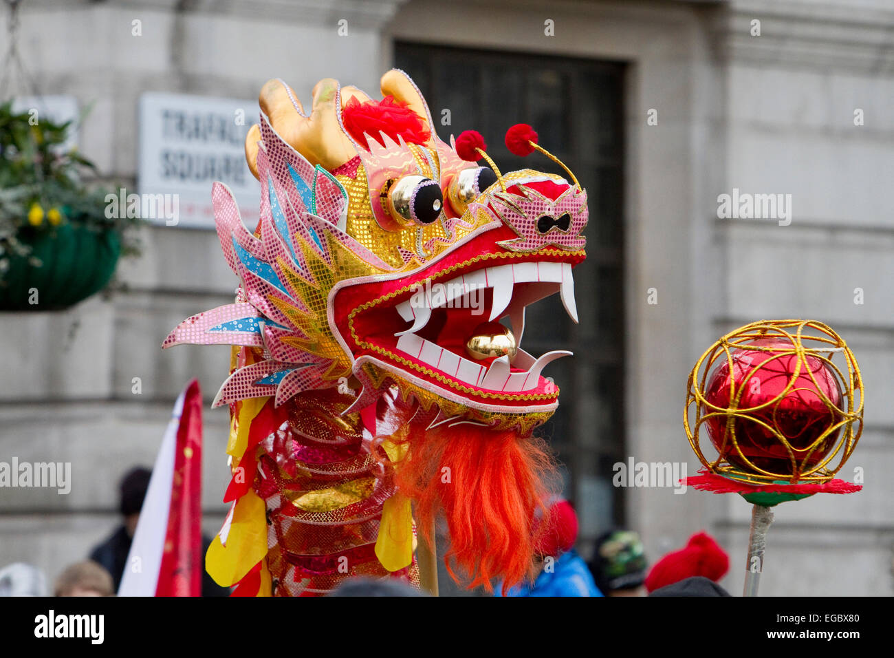 Tête de dragon chinois au défilé du Nouvel An chinois à Londres Photo Stock  - Alamy