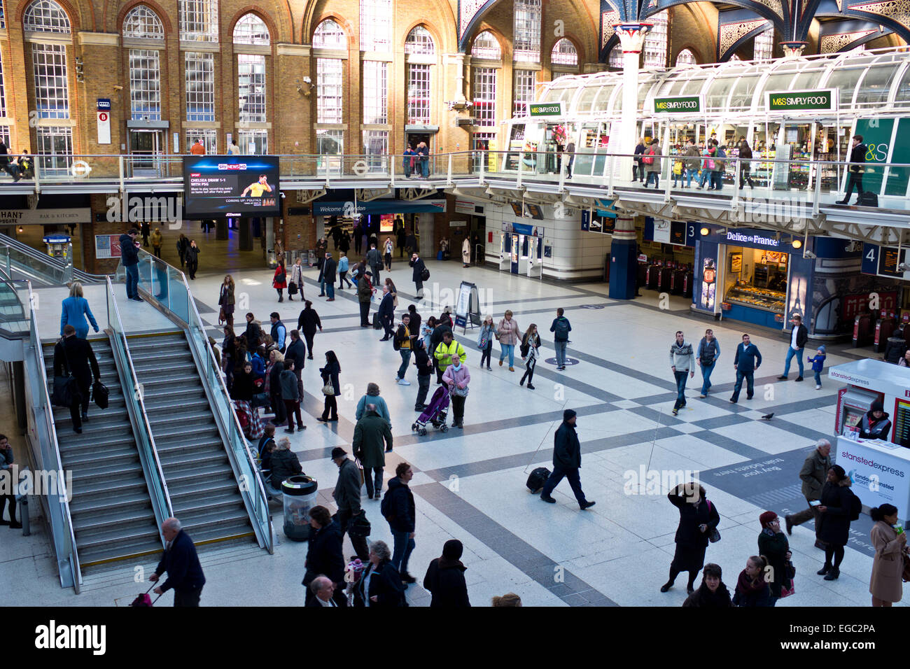 Liverpool Street, également connu sous le nom de London Liverpool Street,est un centre de Londres gare terminus et connecté le métro de Londres. Banque D'Images