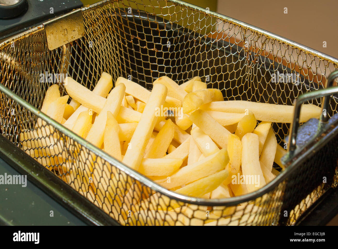 Frites frits dans l'huile pomme d'or Banque D'Images