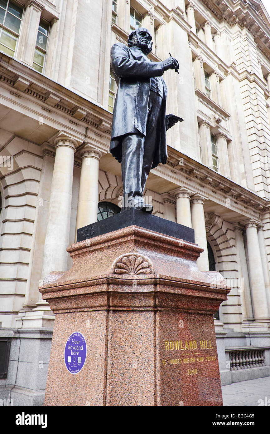 Statue parle signer Rowland Hill qui a inventé Penny Postage King Edward Street City Of London UK Banque D'Images