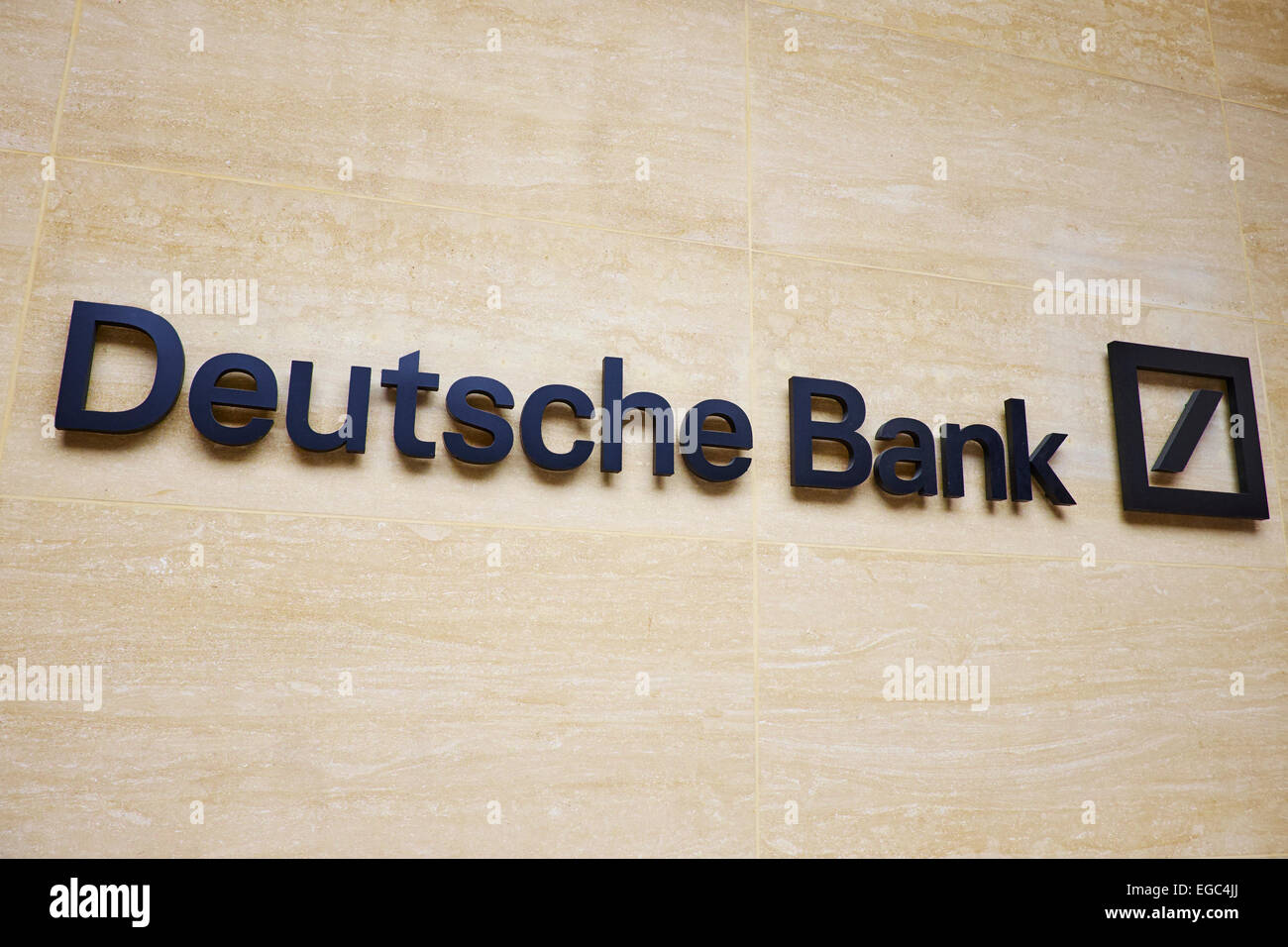 Deutsche Bank affiche à l'extérieur de la succursale London Wall London UK Banque D'Images