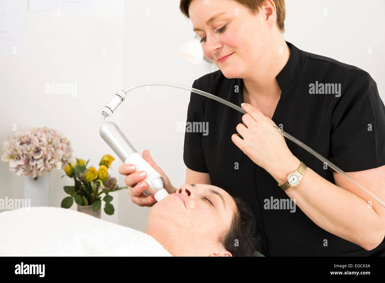 Client de soins du visage au salon de beauté Banque D'Images