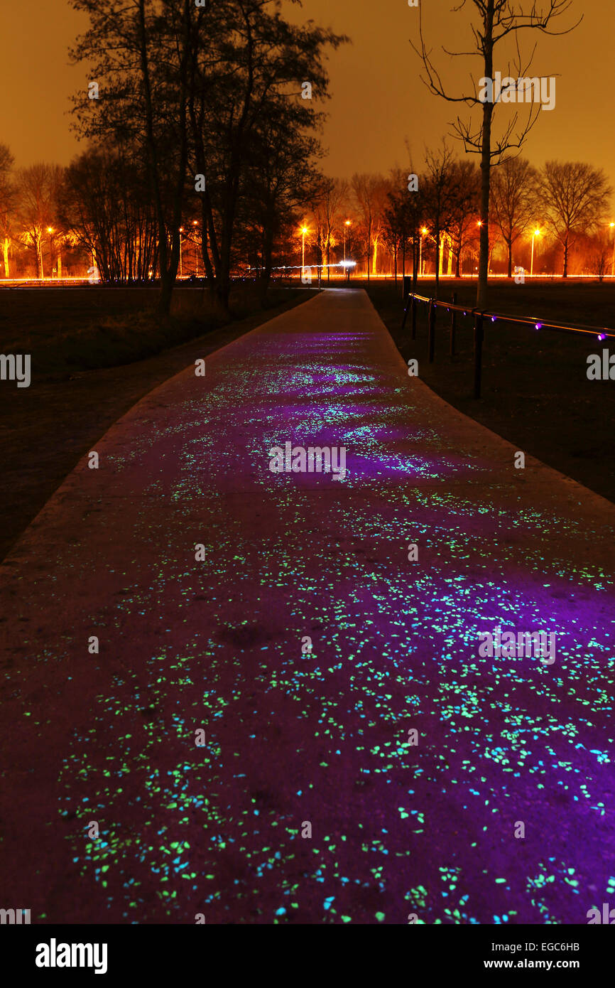 Le Van Gogh-Roosegaarde cycle path, près d'Eindhoven, aux Pays-Bas. Banque D'Images