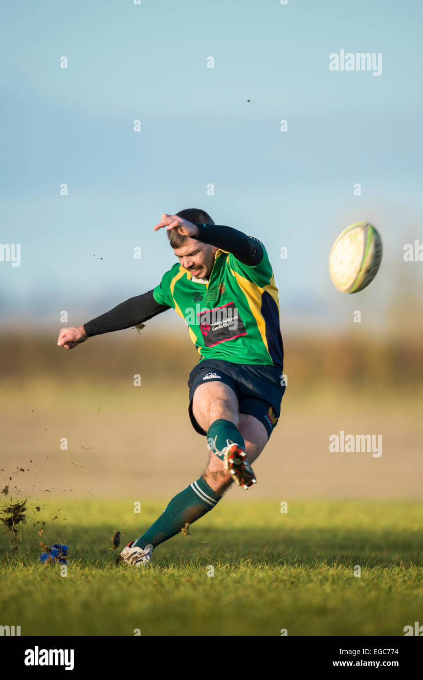 Joueur de Rugby coups de conversion. Banque D'Images
