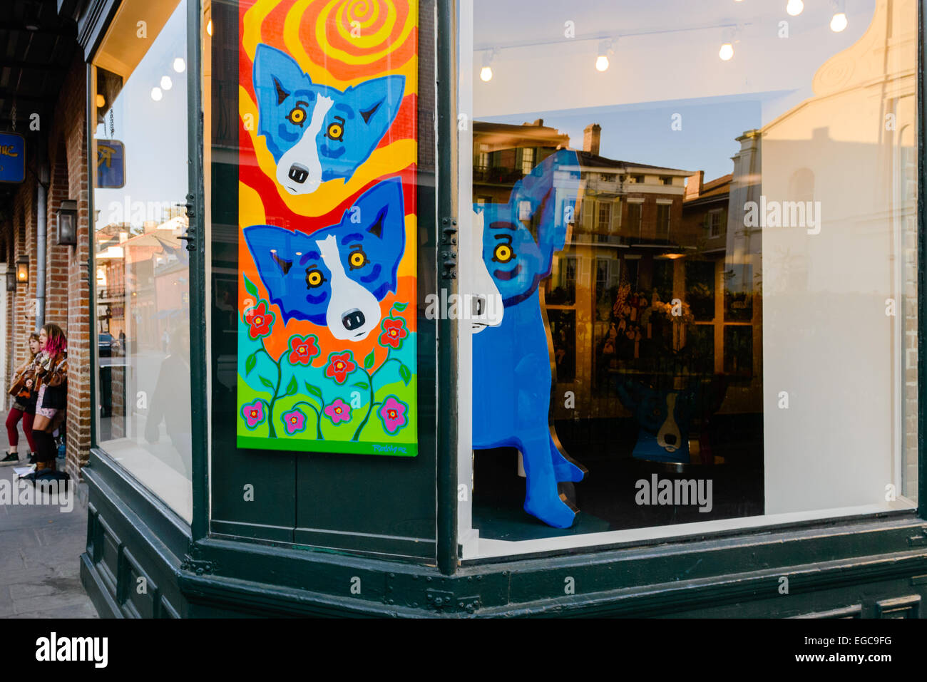 Blue Dog peintures et installations par George Rodrigue dans une galerie sur Royal Street, La Nouvelle-Orléans Banque D'Images