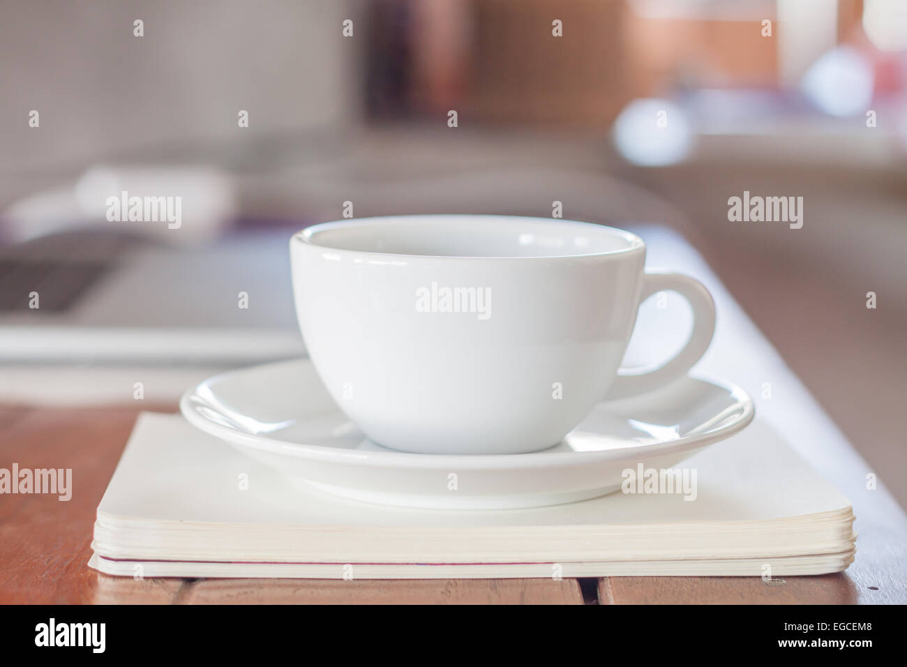 Tasse de café blanc sur la station de travail, stock photo Banque D'Images