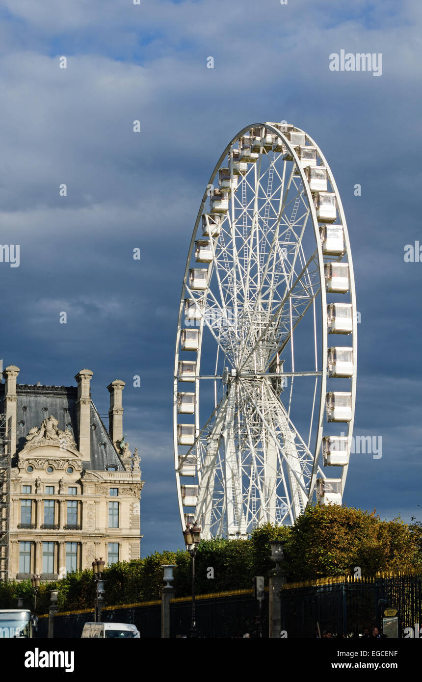 La Grande Roue de Paris près du Louvre à la Fête des Tuileries à Paris, France. Banque D'Images