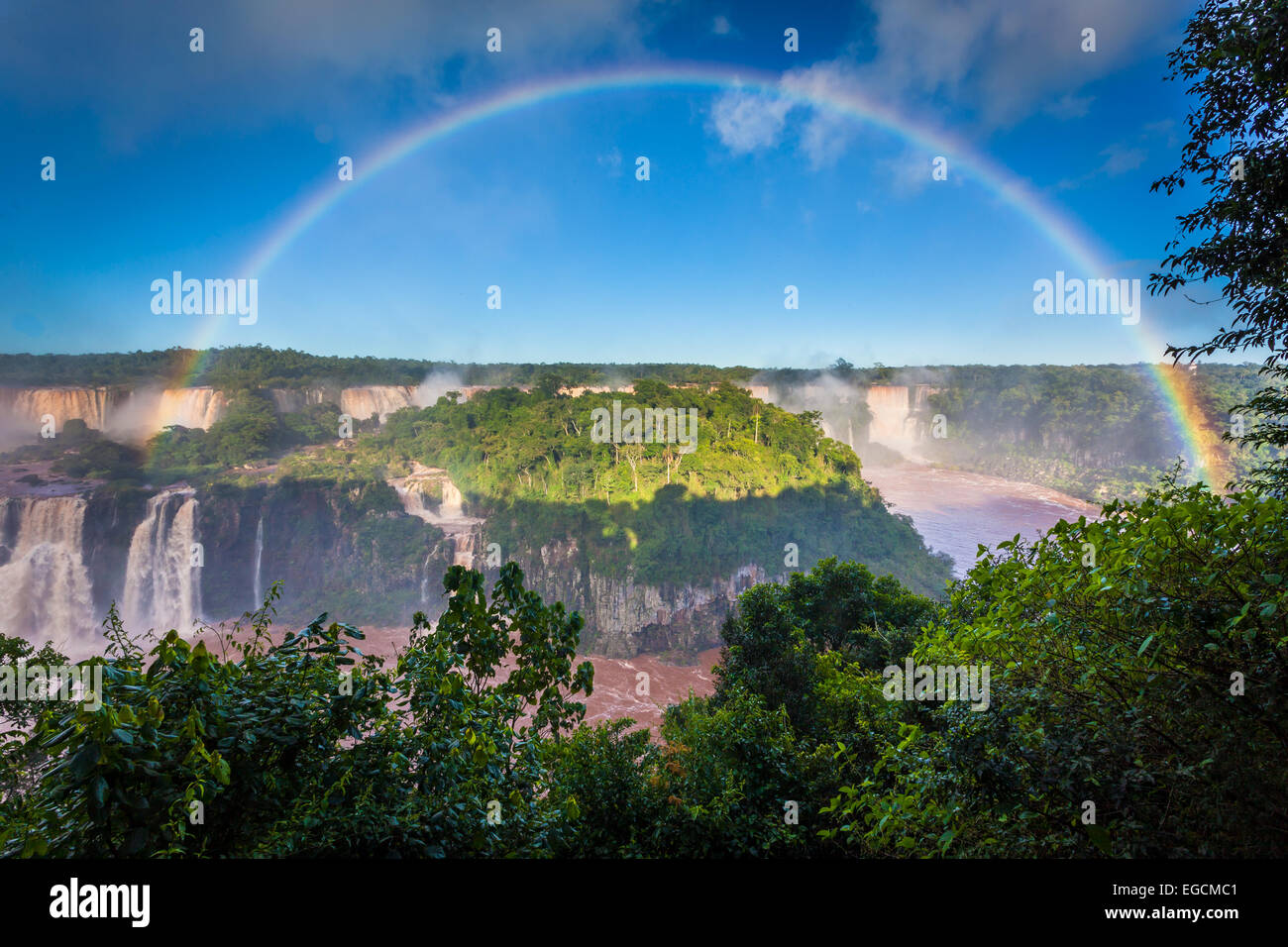 Chutes d'Iguaçu sont les cascades de la rivière Iguazu à la frontière de l'Argentine et le Brésil Banque D'Images