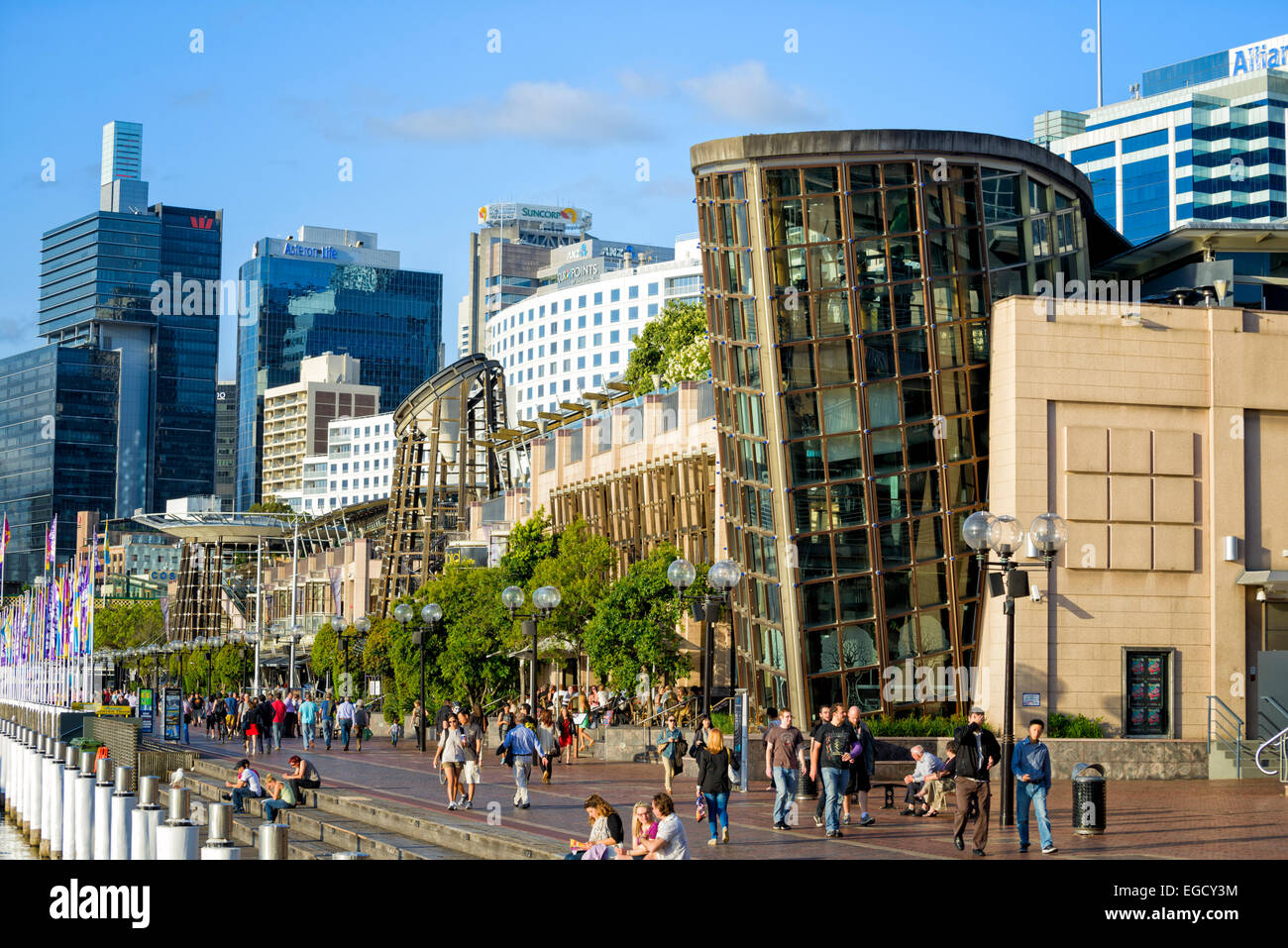 Darling Harbour (port), Sydney, une attraction populaire et touristique ; [tourisme ; destination ; l'Australie, l'Australian ; architecture contemporaine moderne ;] Banque D'Images