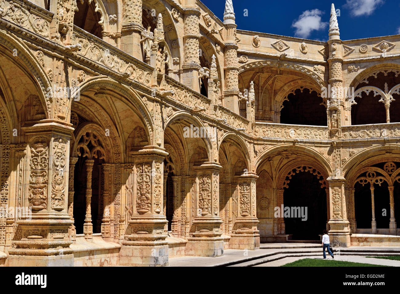 Portugal, Lisbonne : Intérieur de patio et le cloître du patrimoine mondial monastère Mosterio dos Jeronimos à Belém Banque D'Images